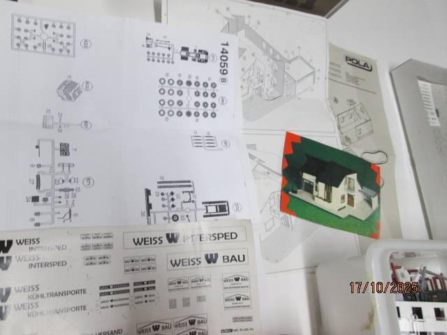 HO / OO SCALE - PEDESTRIAN RAIL FOOT BRIDGE + VARIOUS BITS AND PIECES  -