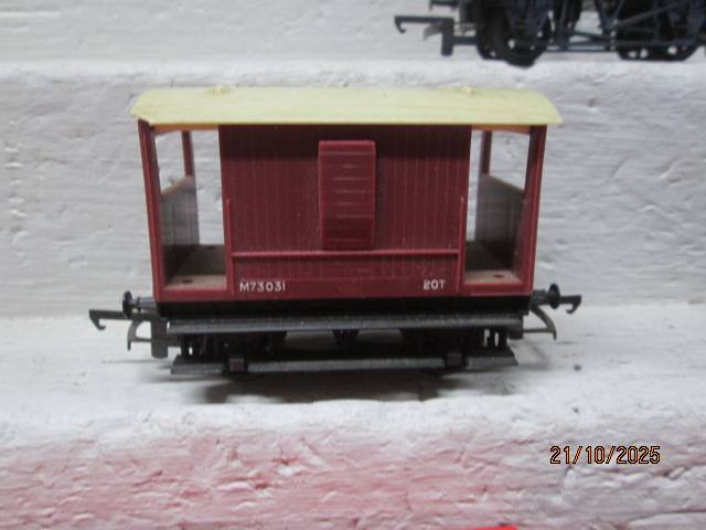 OO SCALE - HORNBY- GOODS WAGONS - X5 - BOXED