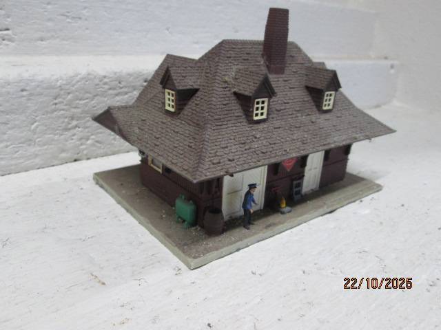 HO SCALE - STATION BUILDINGS - X2