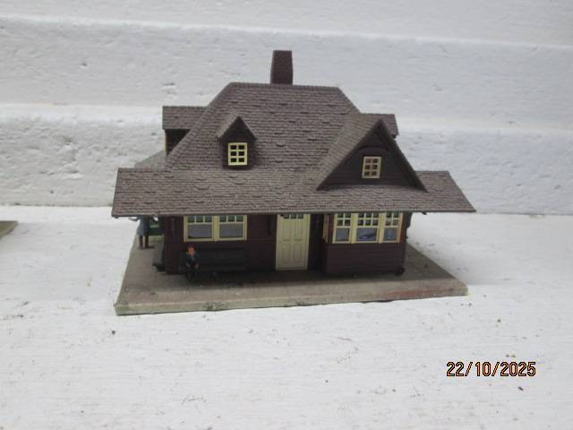HO SCALE - STATION BUILDINGS - X2