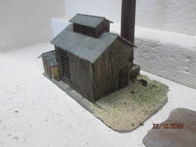 HO SCALE - INDUSTRIAL BUILDINGS/SHEDS- X2
