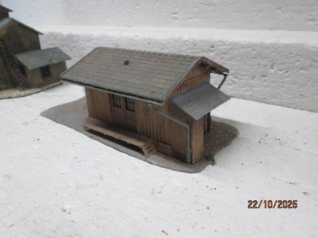 HO SCALE - INDUSTRIAL BUILDINGS/SHEDS- X2