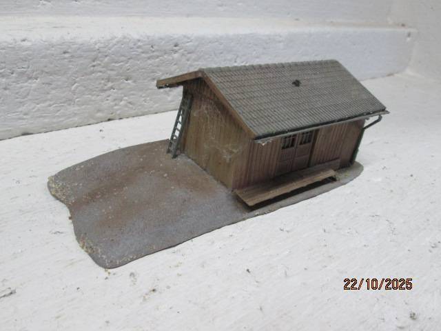 HO SCALE - INDUSTRIAL BUILDINGS/SHEDS- X2