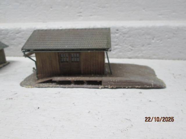 HO SCALE - INDUSTRIAL BUILDINGS/SHEDS- X2