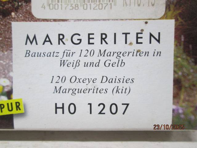HO SCALE - BUSCH - SCENERY  SUMMER FLOWERS + DAISIES - BOXED