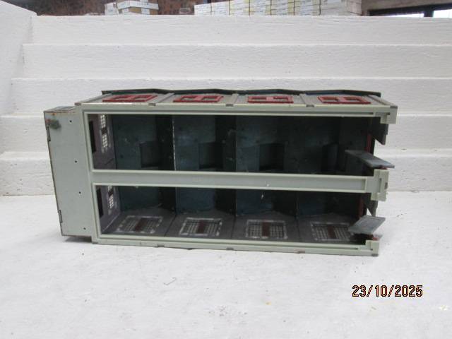 HO SCALE - LARGE TWIN ENGINE SHED