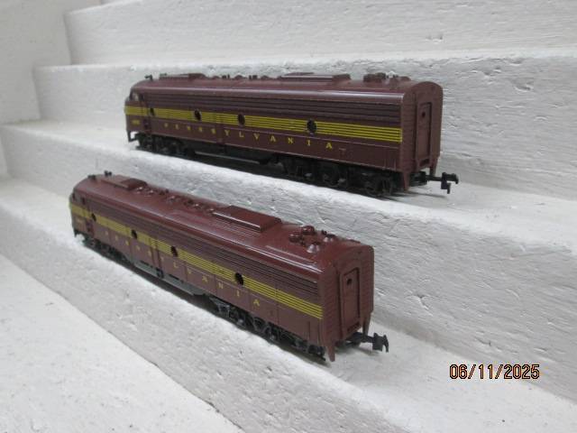 HO SCALE - RIVAROSSI - PENNSYLVANIA - DIESEL POWER & DUMMY SET