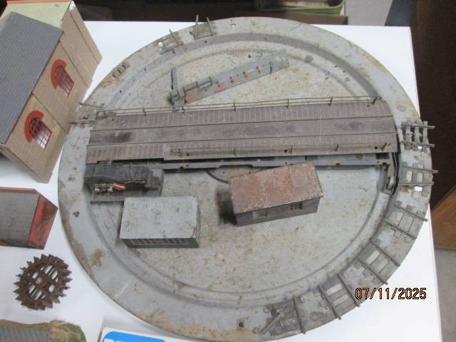 HO /OO SCALE -LARGE BUILDING SCRAP YARD