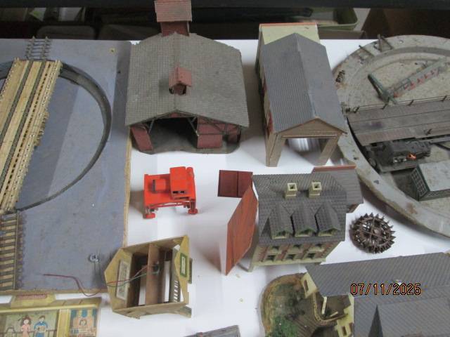 HO /OO SCALE -LARGE BUILDING SCRAP YARD