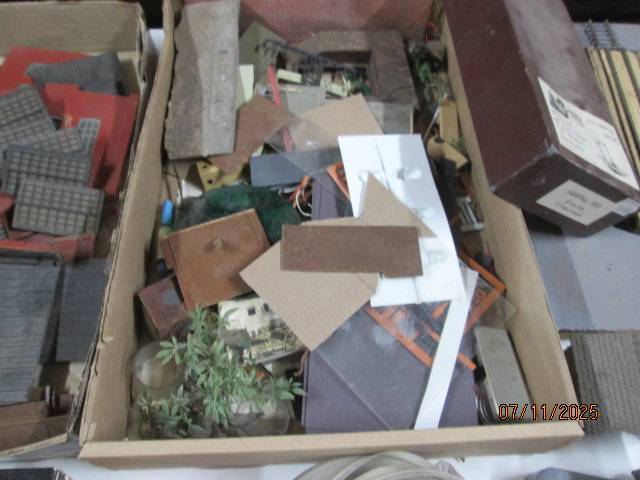 HO /OO SCALE -LARGE BUILDING SCRAP YARD
