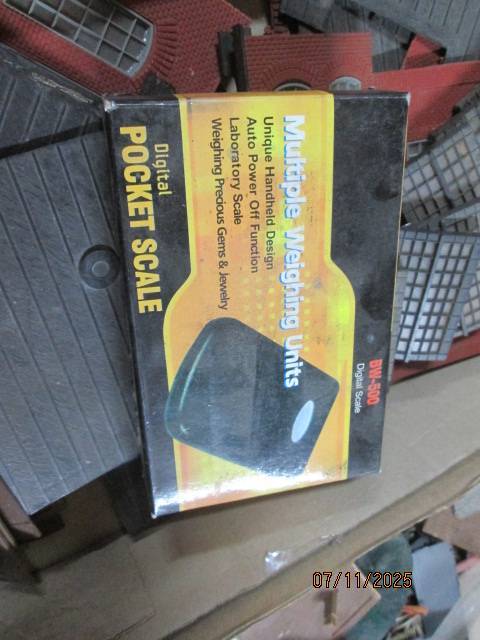 HO /OO SCALE -LARGE BUILDING SCRAP YARD