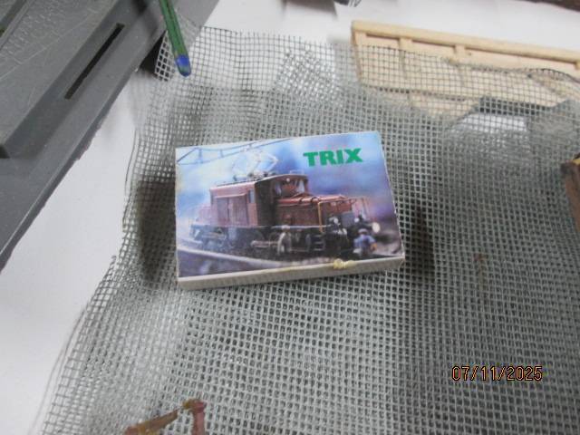 HO /OO SCALE -LARGE BUILDING SCRAP YARD