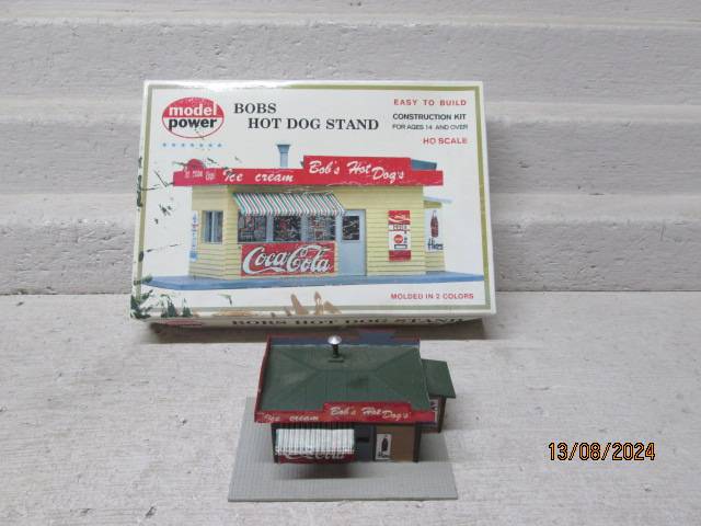 N SCALE - MODEL POWER - BOB'S HOTDOG STAND