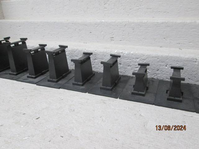 HO SCALE - BACHMANN - EZ TRACK SUPPORTS - X14 - BOXED