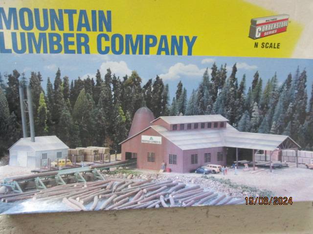 N SCALE - WALTHERS - MOUNTAIN LUMBER COMPANY BUILDING COMPLEX - BOXED