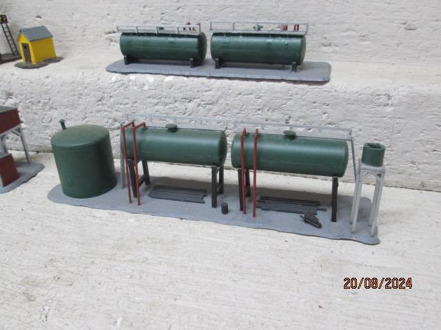 N SCALE - INDUSTRIAL BUILDINGS + STATION YARD BUILDINGS ETC