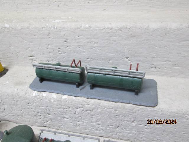 N SCALE - INDUSTRIAL BUILDINGS + STATION YARD BUILDINGS ETC