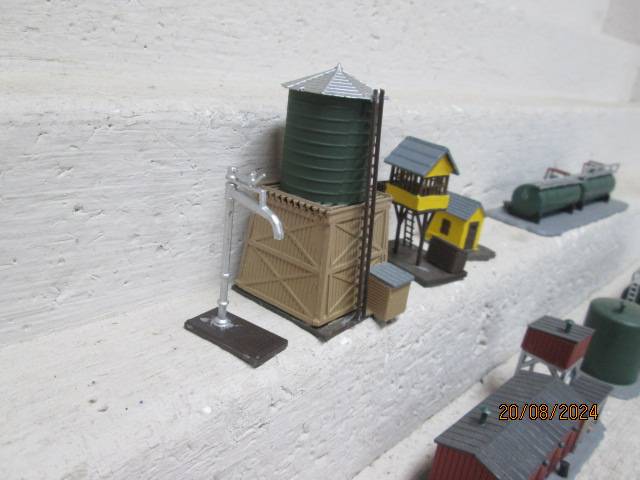 N SCALE - INDUSTRIAL BUILDINGS + STATION YARD BUILDINGS ETC