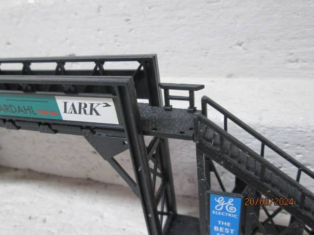 HO SCALE - BACHMANN - DOUBLE RAIL PEDESTRIAN BRIDGE