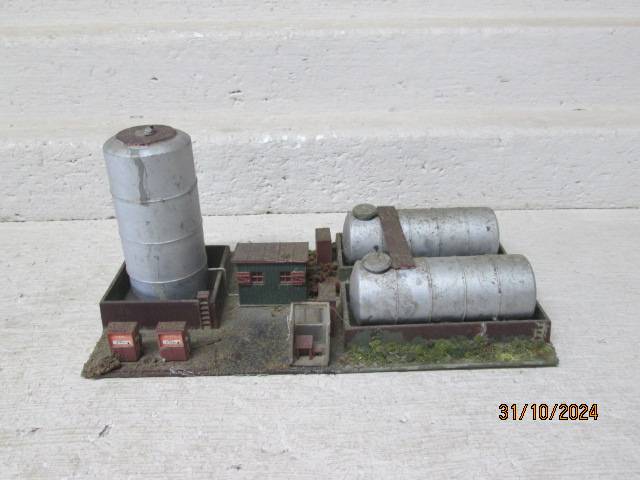 HO SCALE - REFINERY DEPOT