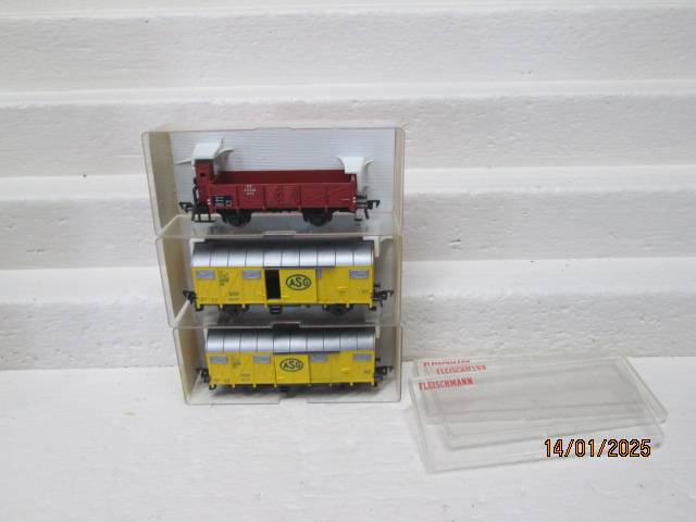 HO SCALE - FLEISCHMANN - X3 GOODS WAGONS - BOXED