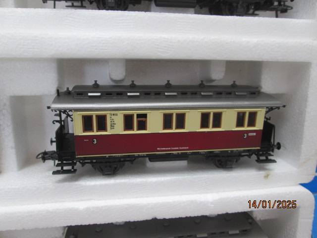 HO SCALE - ROCO - X5 SHORT PASSENGER COACHES - BOXED