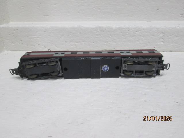 HO SCALE - LIMA - SAR - SUBURBAN POWER COACH