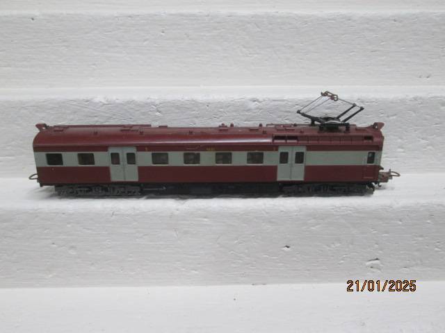 HO SCALE - LIMA - SAR - SUBURBAN THIRD CLASS DUMMY POWER COACH