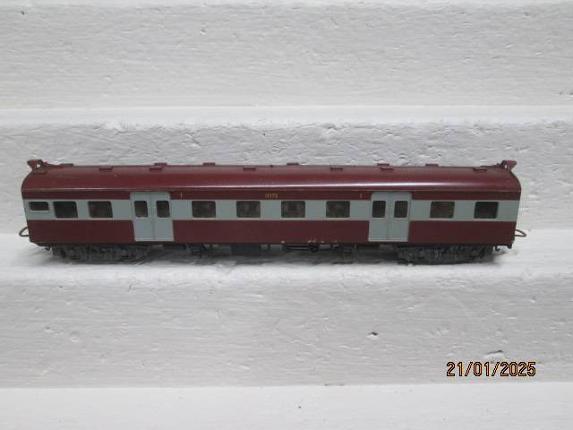 HO SCALE - LIMA - SAR - SUBURBAN FIRST CLASS COACH