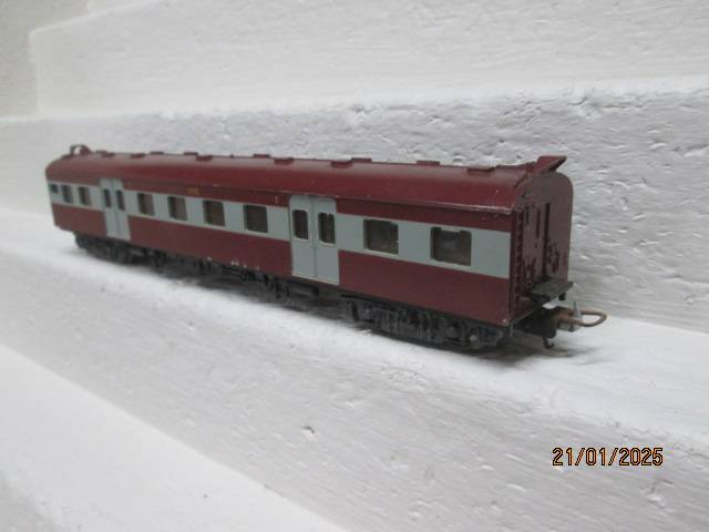 HO SCALE - LIMA - SAR - SUBURBAN FIRST CLASS COACH