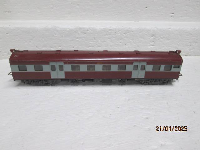 HO SCALE - LIMA - SAR - SUBURBAN FIRST CLASS COACH