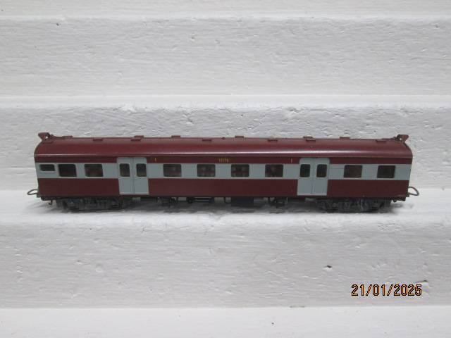 HO SCALE - LIMA - SAR - SUBURBAN FIRST CLASS COACH