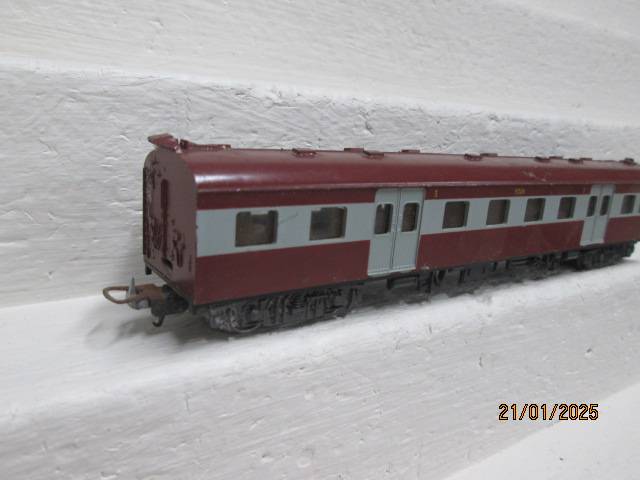 HO SCALE - LIMA - SAR - SUBURBAN THIRD CLASS COACH