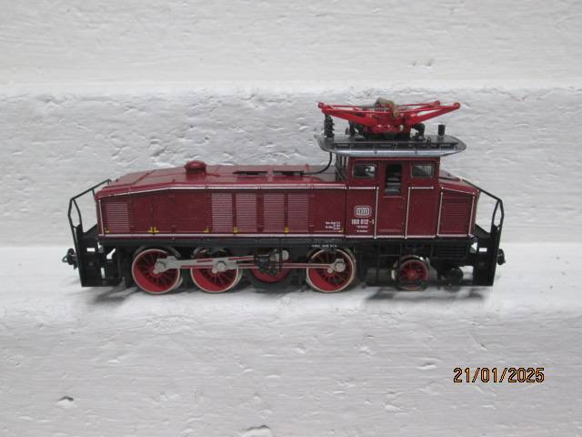HO SCALE - ROCO - RED DB ELECTRIC LOCOMOTIVE - BOXED