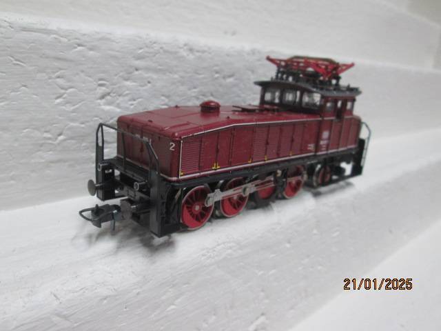 HO SCALE - ROCO - RED DB ELECTRIC LOCOMOTIVE - BOXED