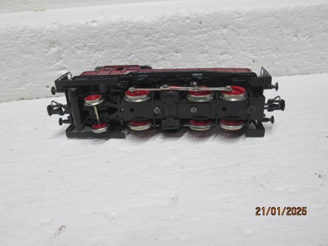 HO SCALE - ROCO - RED DB ELECTRIC LOCOMOTIVE - BOXED