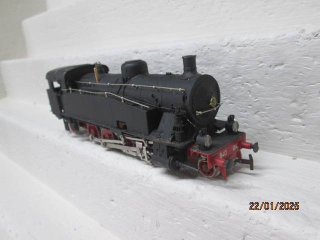 HO SCALE - RIVEROSSI - BLACK 2-8-2 STEAM LOCOMOTIVE