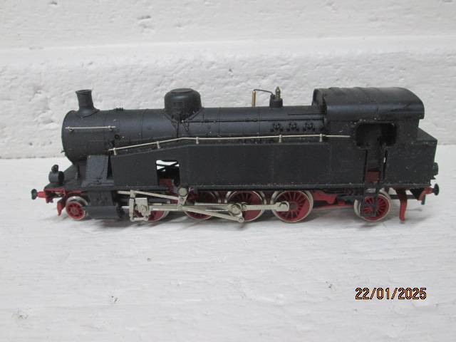 HO SCALE - RIVEROSSI - BLACK 2-8-2 STEAM LOCOMOTIVE