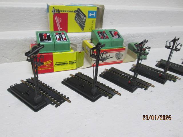 HO SCALE - FLEISCHMANN - UNCOUPLERS AND MATCHING SWITCHES - BOXED