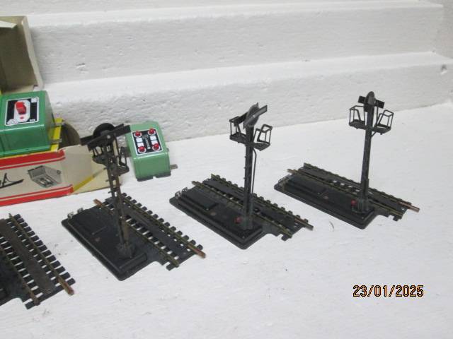 HO SCALE - FLEISCHMANN - UNCOUPLERS AND MATCHING SWITCHES - BOXED