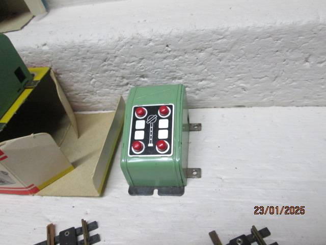 HO SCALE - FLEISCHMANN - UNCOUPLERS AND MATCHING SWITCHES - BOXED