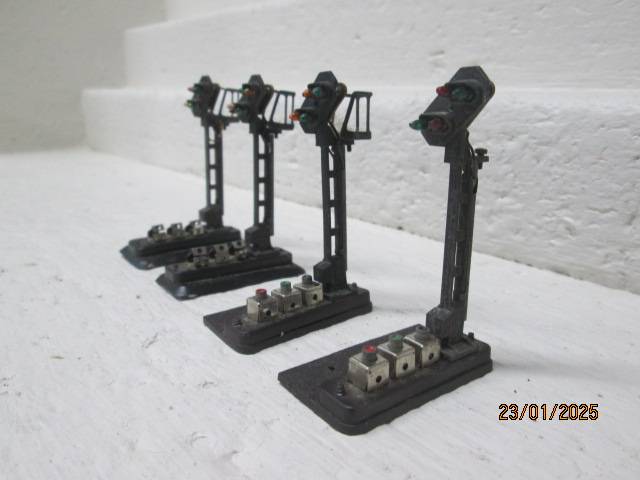 HO SCALE - FLEISCHMANN - RAIL SIGNALS - X4