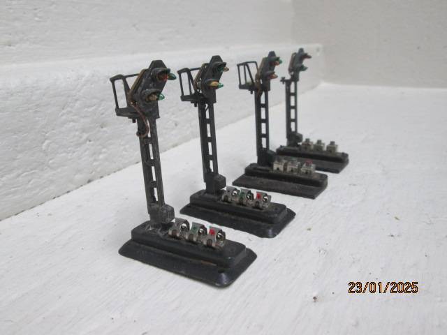 HO SCALE - FLEISCHMANN - RAIL SIGNALS - X4