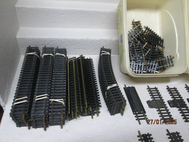 HO SCALE - FLEISCHMANN - LARGE AMOUNT OF TRACK X121 PIECES