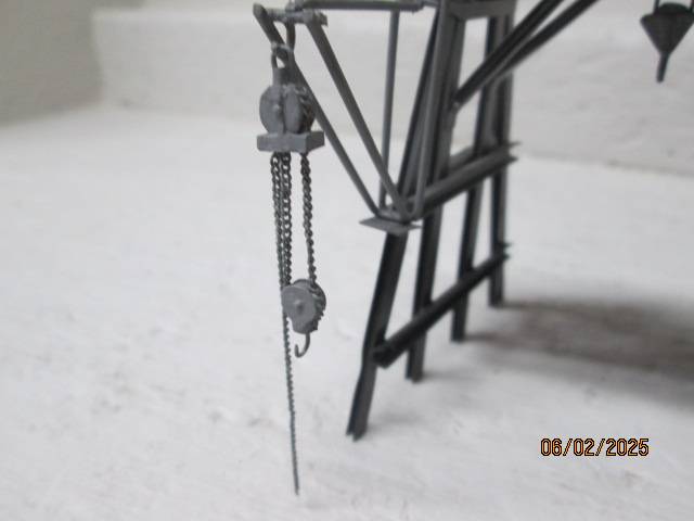 OO SCALE- BACHMANN - SCENECRAFT DEPOT HOIST - BOXED