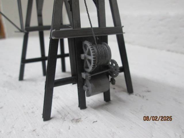 OO SCALE- BACHMANN - SCENECRAFT DEPOT HOIST - BOXED