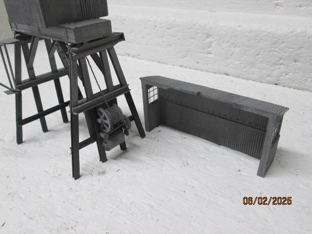 OO SCALE- BACHMANN - SCENECRAFT DEPOT HOIST - BOXED