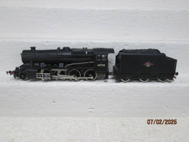 OO SCALE - HORNBY - CLASS 8F STEAM LOCOMOTIVE - BOXED