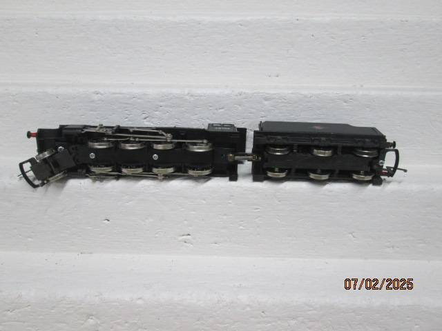 OO SCALE - HORNBY - CLASS 8F STEAM LOCOMOTIVE - BOXED