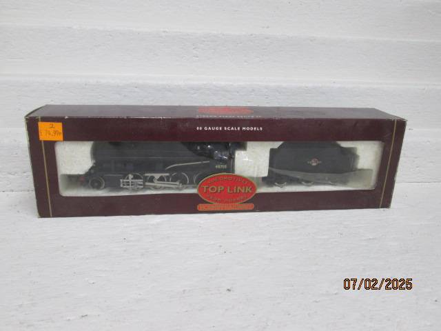 OO SCALE - HORNBY - CLASS 8F STEAM LOCOMOTIVE - BOXED